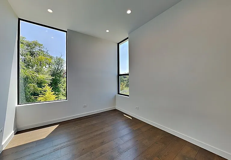 906 Blackland Ct — Photo 6