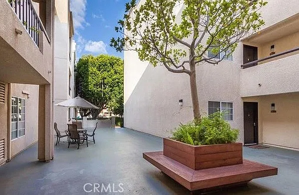 21550 Burbank Blvd #208 — Photo 27