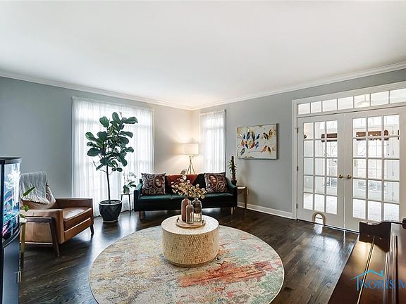 5th image of 454 Wellington Pl