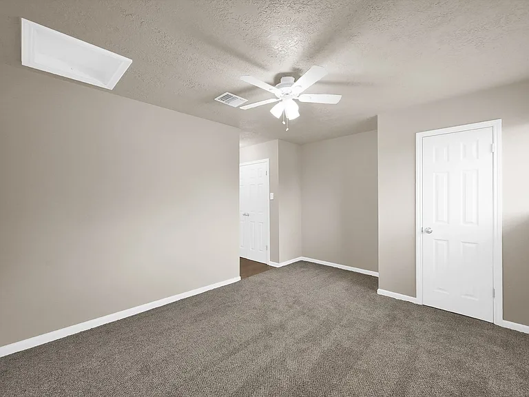 Lakeview Point Apartments — Photo 29