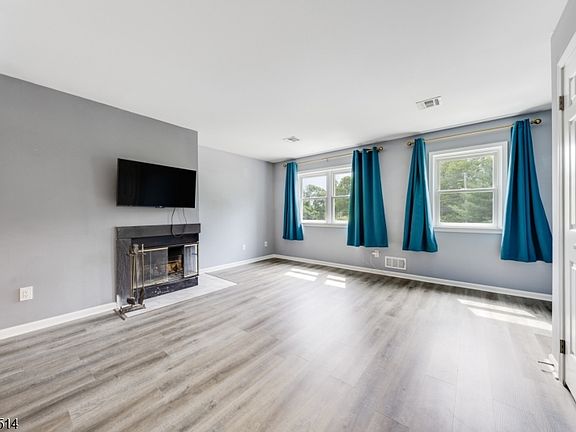 4th image of 40 Loantaka Way APT F
