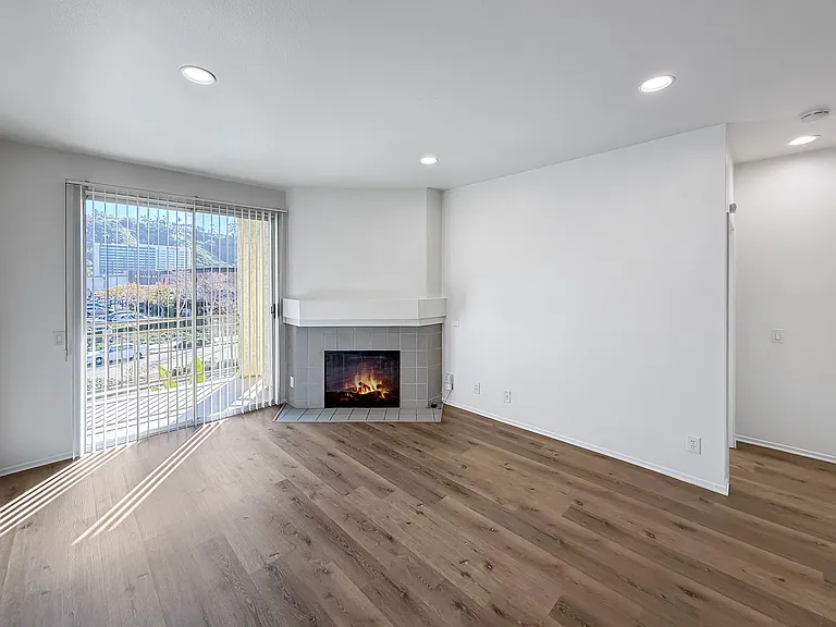 River Front Condominiums — Photo 40