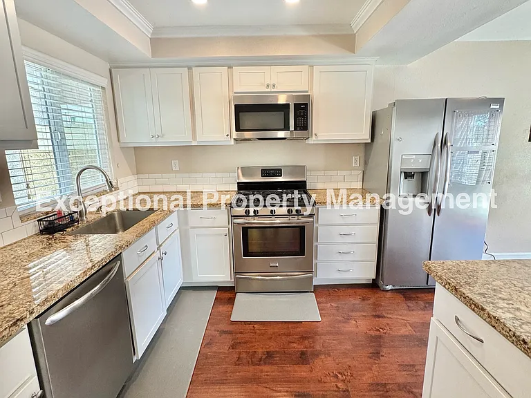 8419 Cedarwood Ln — Photo 6