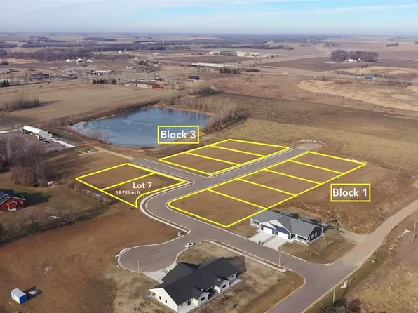 102 Prairie Rose Dr, Blue Earth, MN 56013