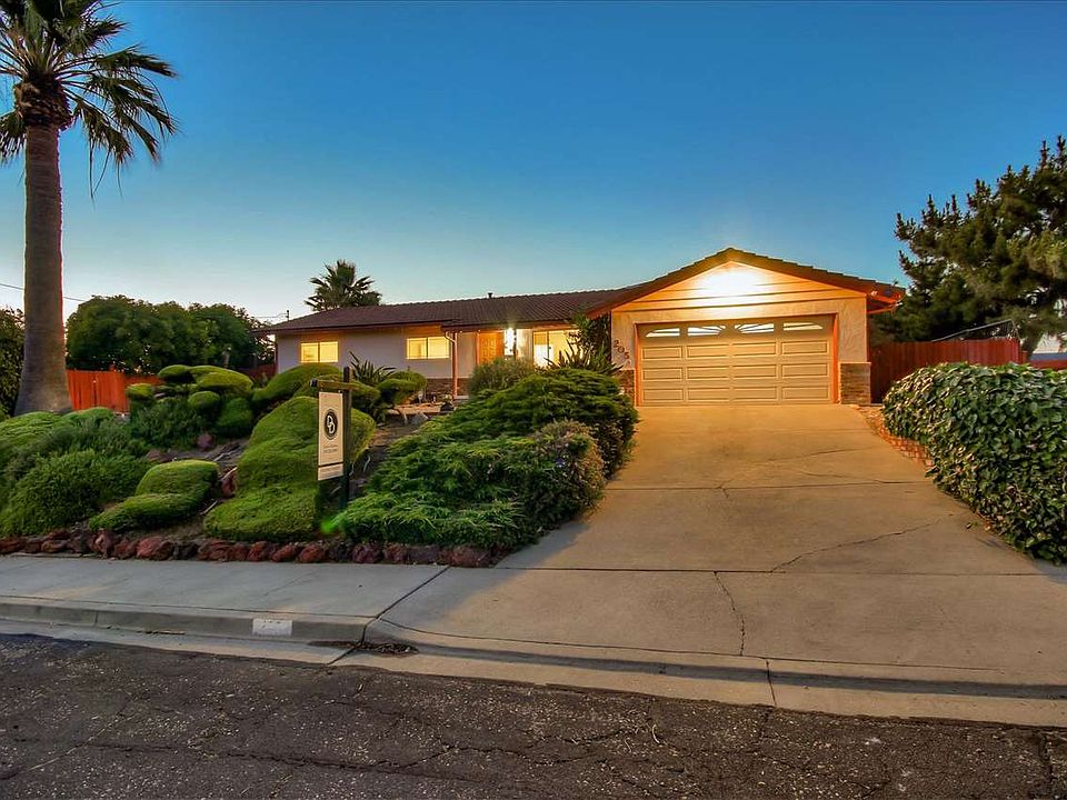 1st image of 205 Flagstone Dr