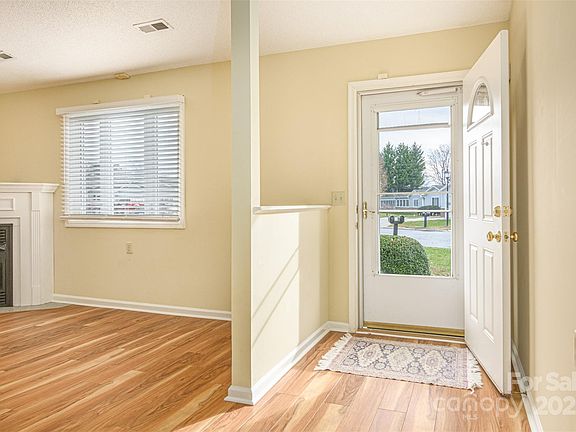 5th image of 308 Dellford Ct