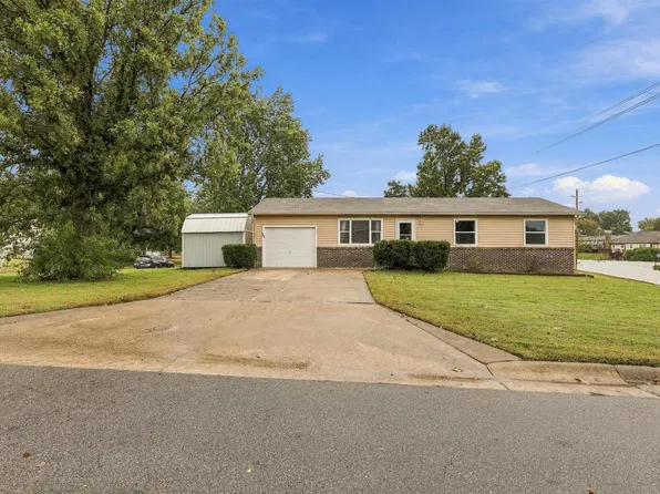 931 Cypress St, Junction City, KS 66441