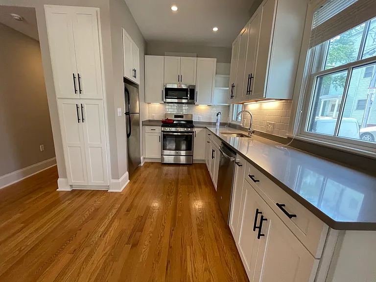 178 Brooks St #1 — Photo 9