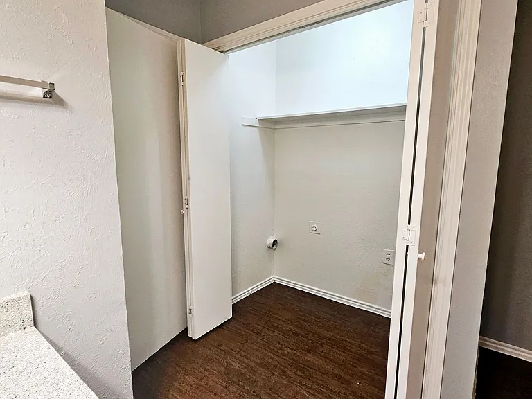 MOVE IN SPECIAL - $500.00 OFF 1ST MONTH'S RENT — Photo 6