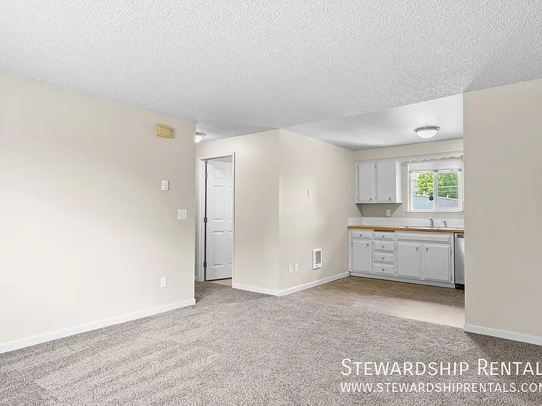 1359 Liberty St NE — Photo 7