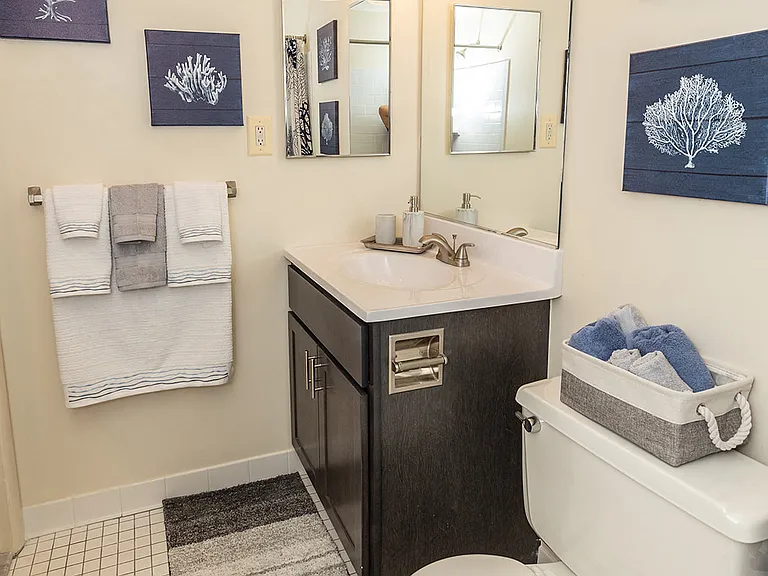 Windsor House Apartments — Photo 17