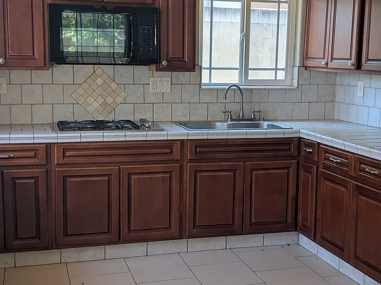 558 Cedar Ave — Photo 9