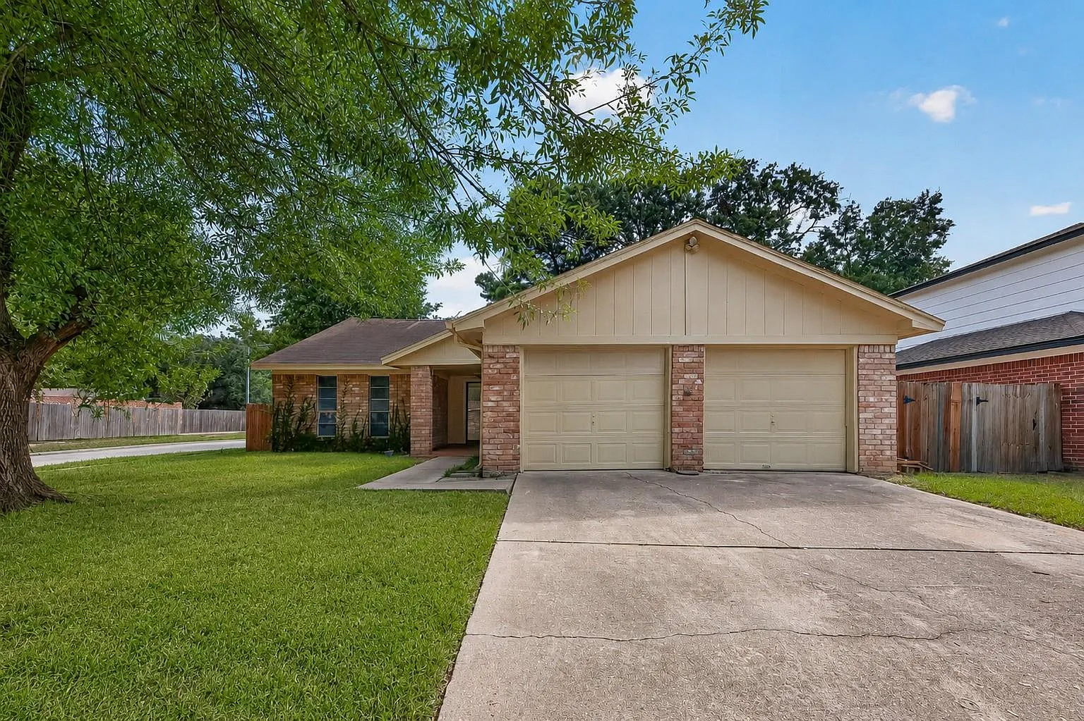 3 bed, 2.0 bath, 1638 sqft, $1,700 — Photo 1