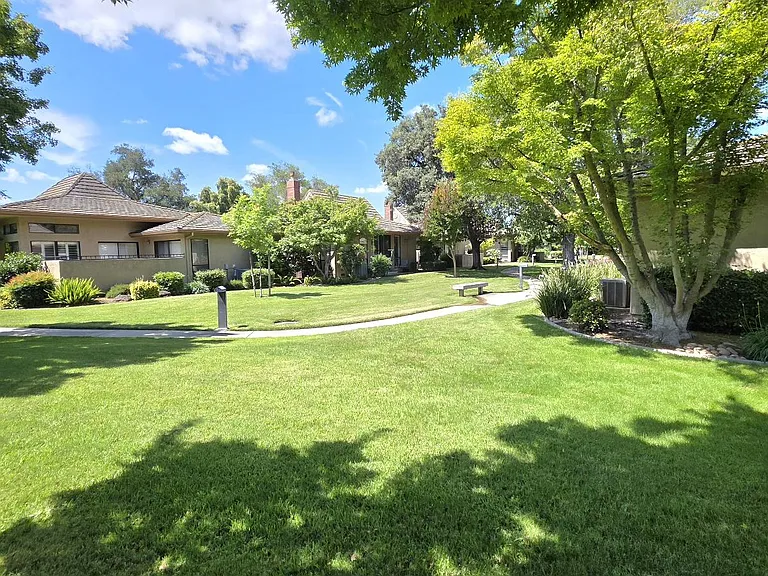 2406 Central Park Dr — Photo 20