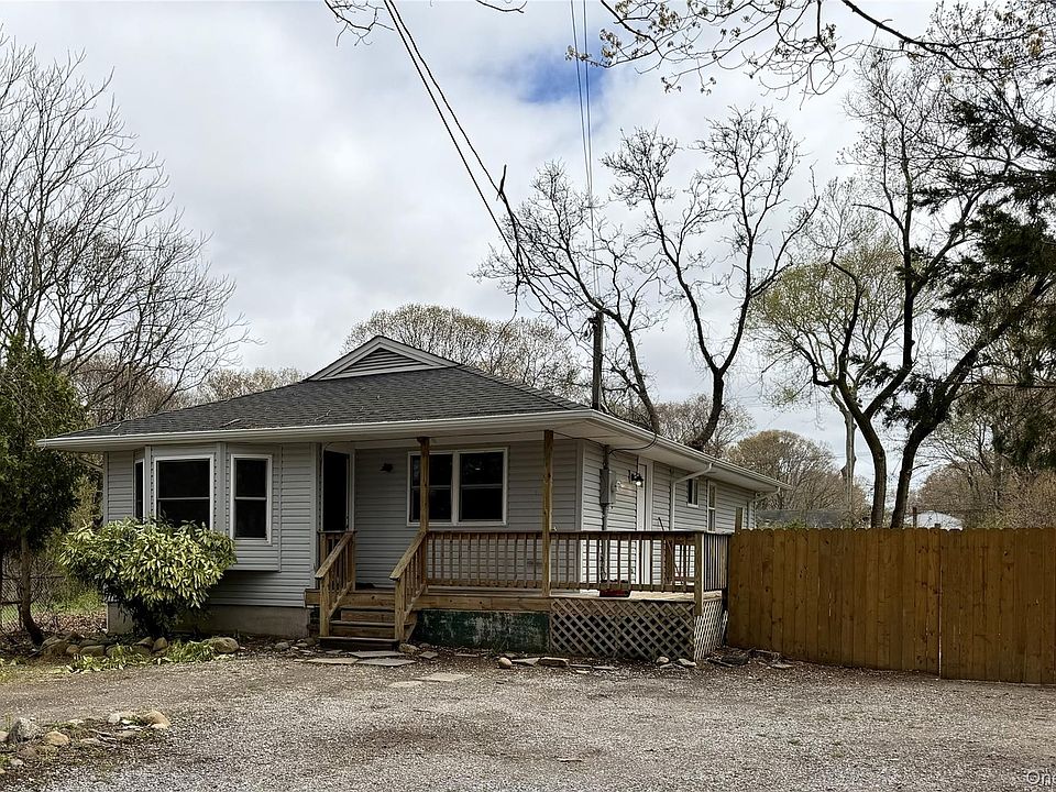1st image of 14 Mastic Blvd