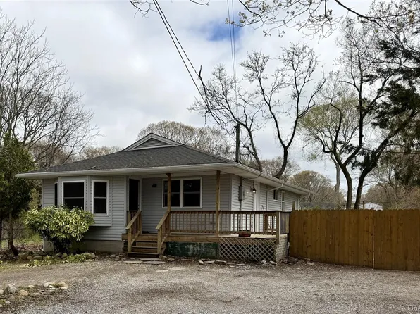 14 Mastic Blvd, Mastic, NY 11950