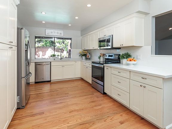 2nd image of 1271 Glenmoor Way