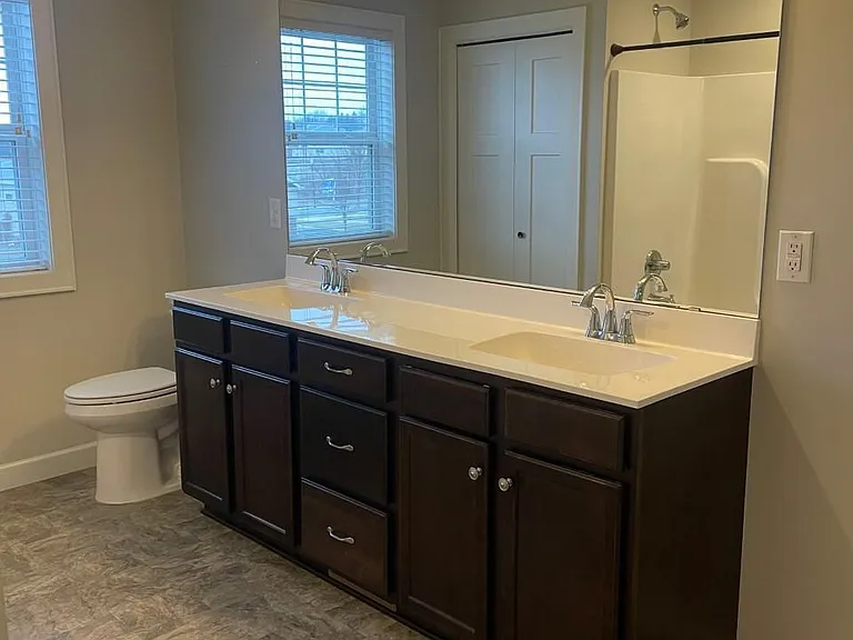 544 Tiffany Ln — Photo 10