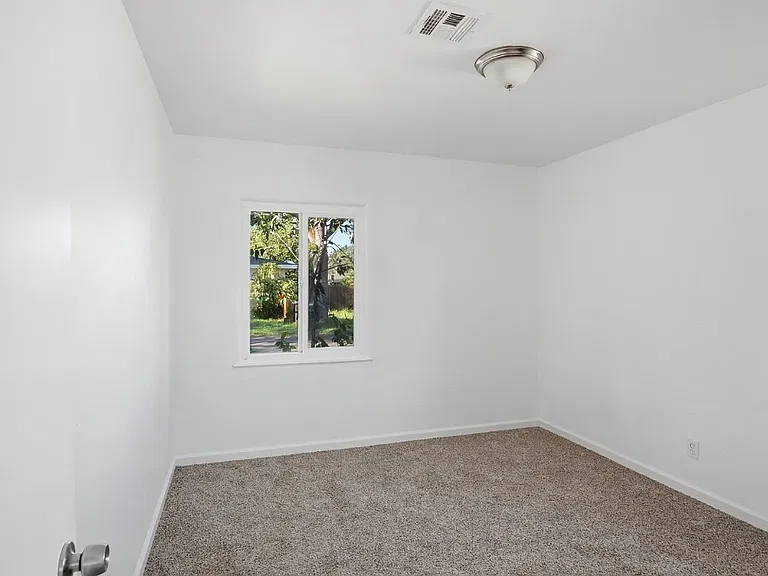 1104 Blair Ave — Photo 9