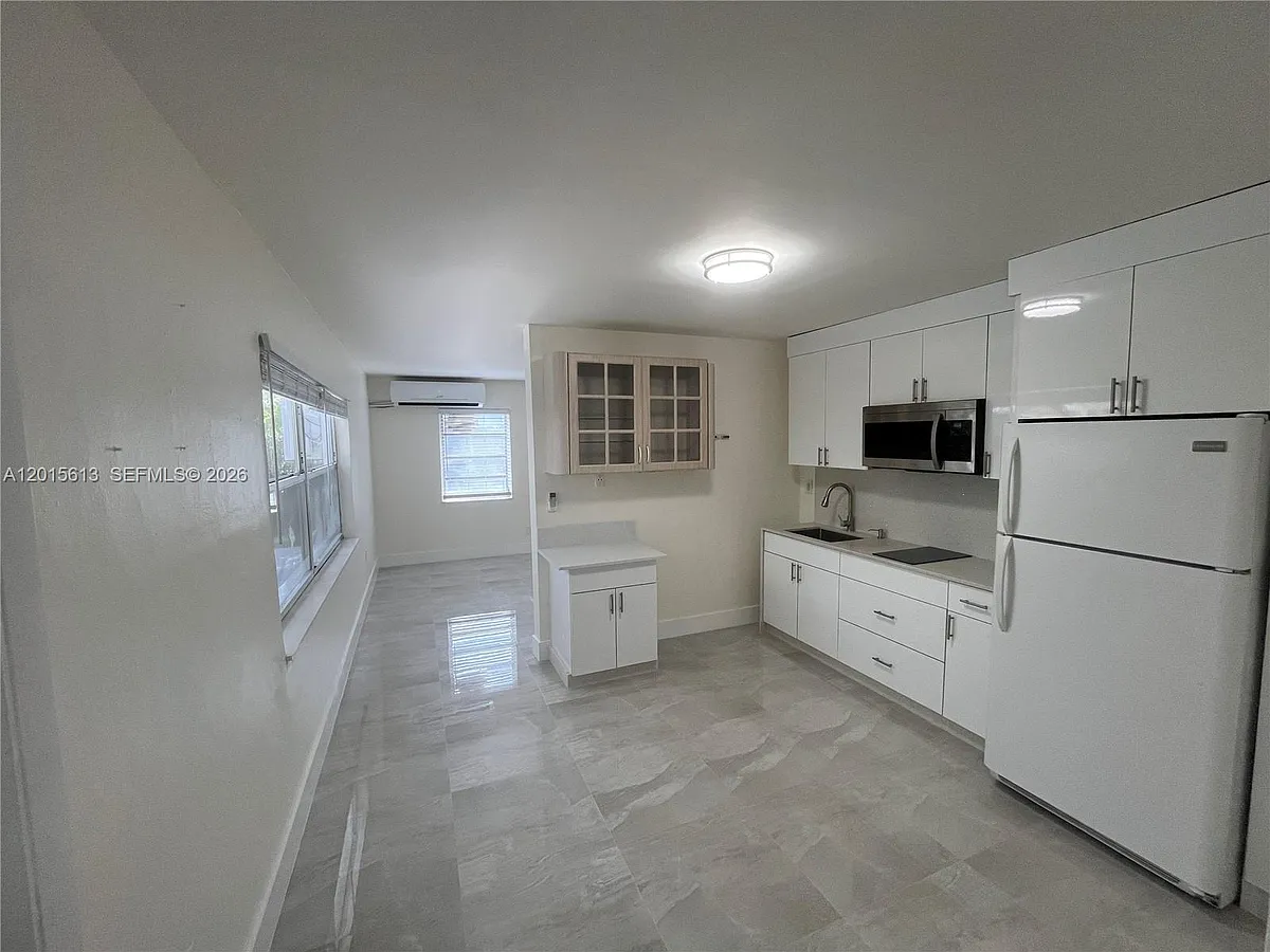 Building Photo - 9970 SW 14th Ter #B