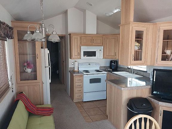 5th image of 221 W Joshua Cactus Ln