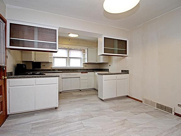 2nd image of 9524 S Troy Ave APT 1S