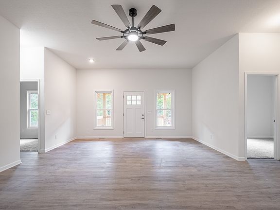 3rd image of 1188 Evergreen Way