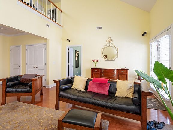 5th image of 720 Yorkland Way