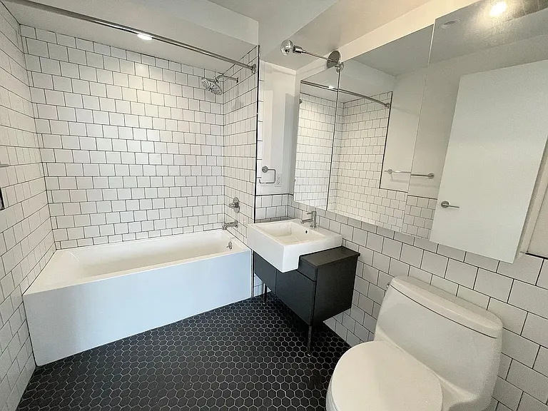 504 Myrtle Ave #7B — Photo 5