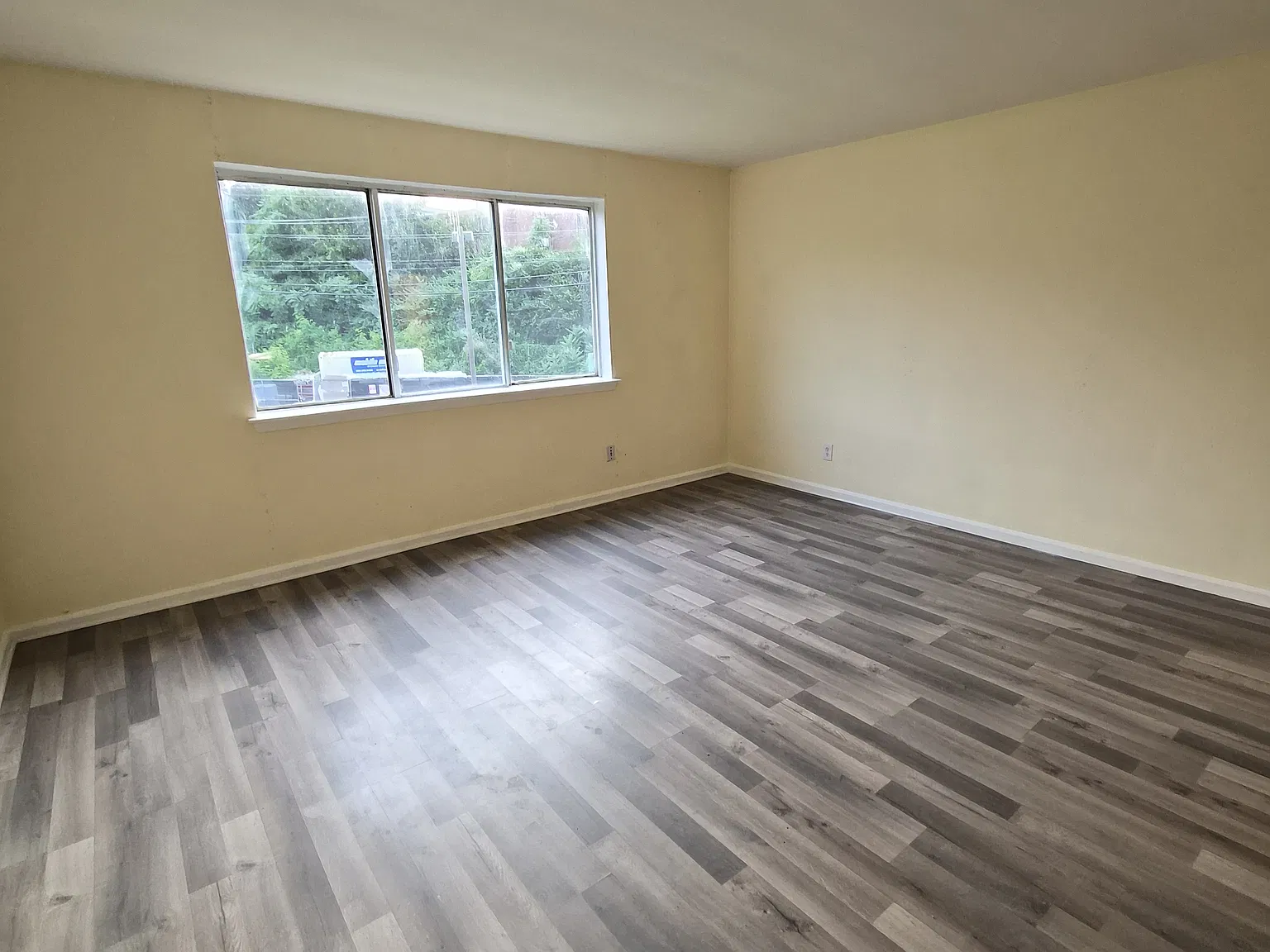 2 bed, 705 sqft, $1,950 — Photo 2