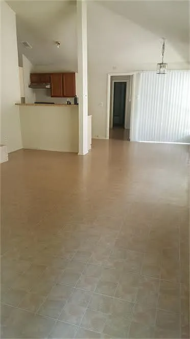 Coming Soon a great duplex home for rent ! — Photo 2