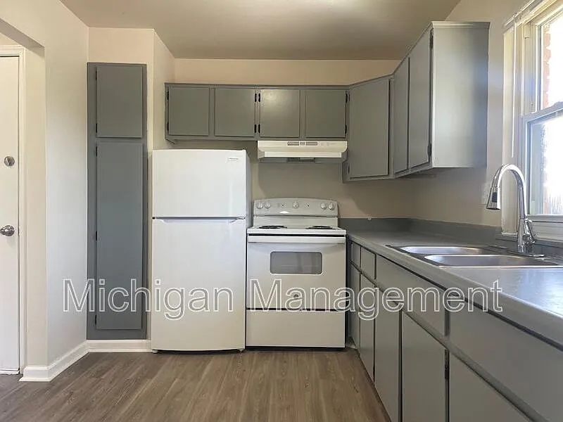 2 bed, 1.0 bath, 800 sqft, $975 — Photo 2