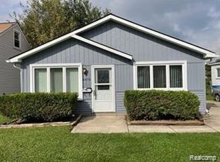 8475 Essex Ave, Warren, MI 48089