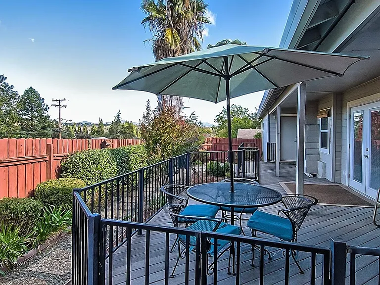 705 Cascade Ct — Photo 9