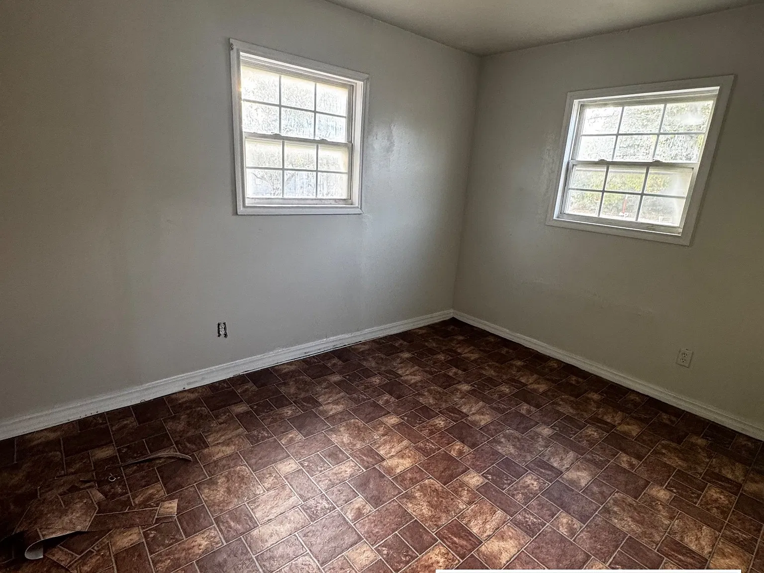3 bed, 1100 sqft, $900 — Photo 3