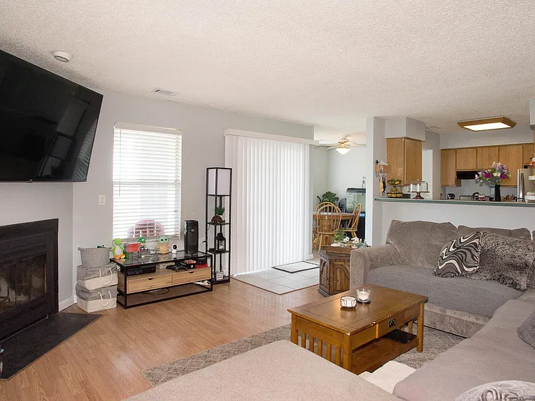 1716 Waters Edge Dr — Photo 5