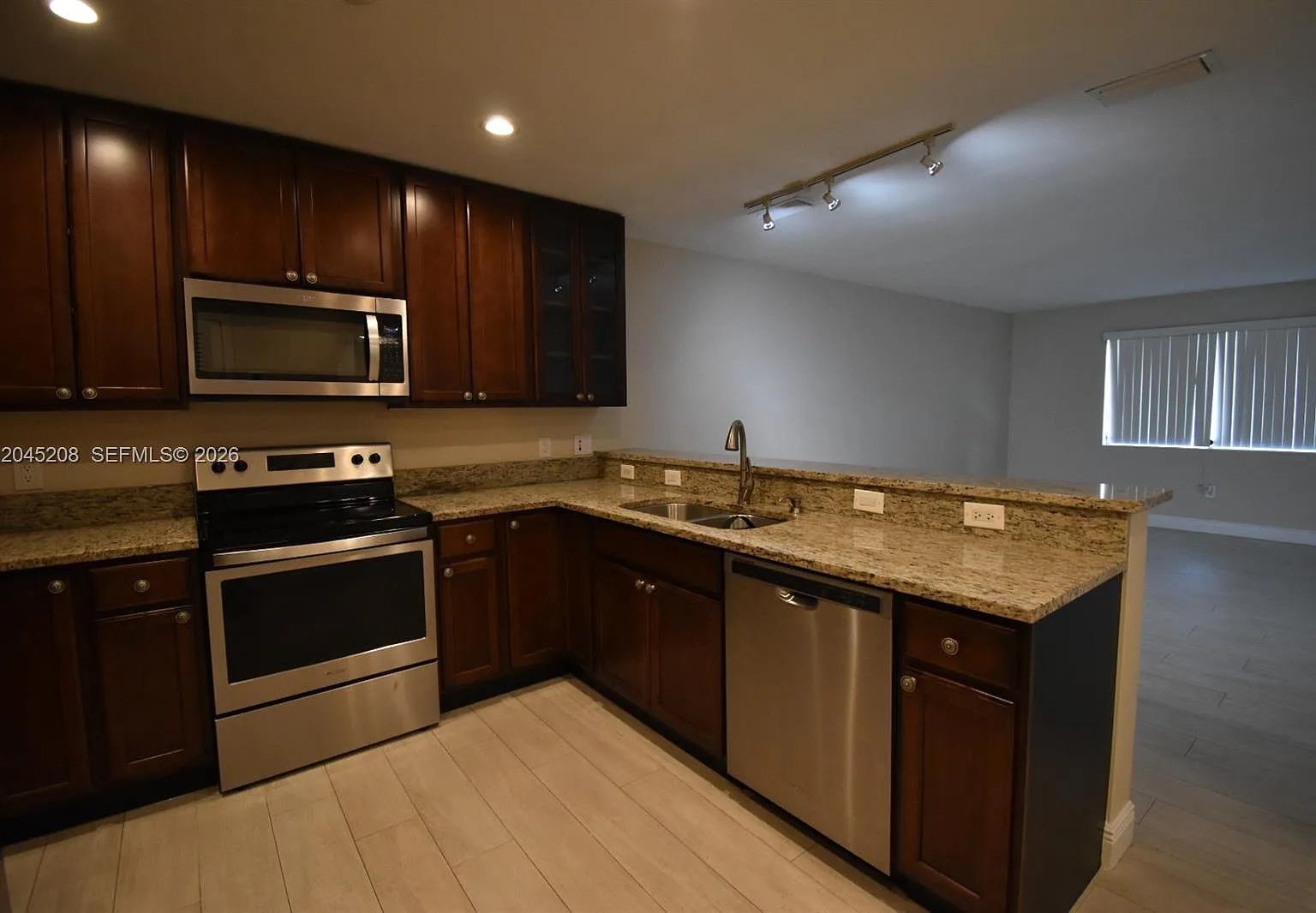 13900 Lake Placid Ct — Photo 2