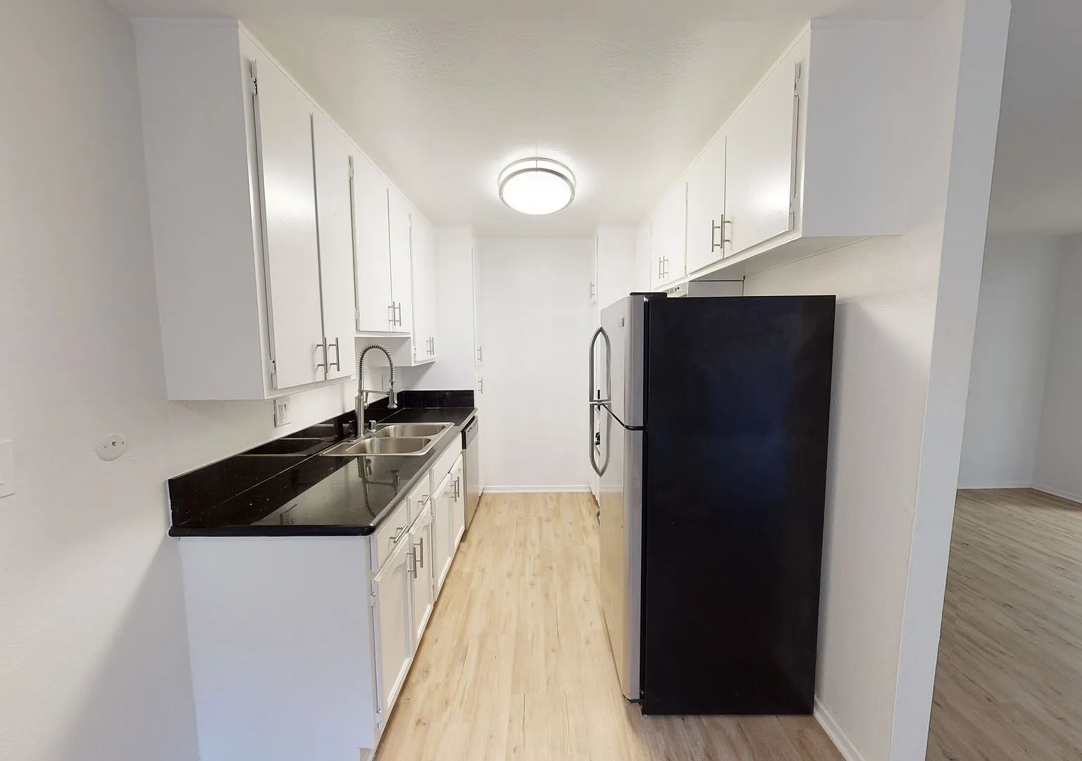 Royal Terrace Apartments — Photo 4