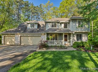 2982 Sir Charles Dr NE, Rockford, MI 49341