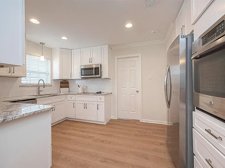 10306 Bob White Dr — Photo 8
