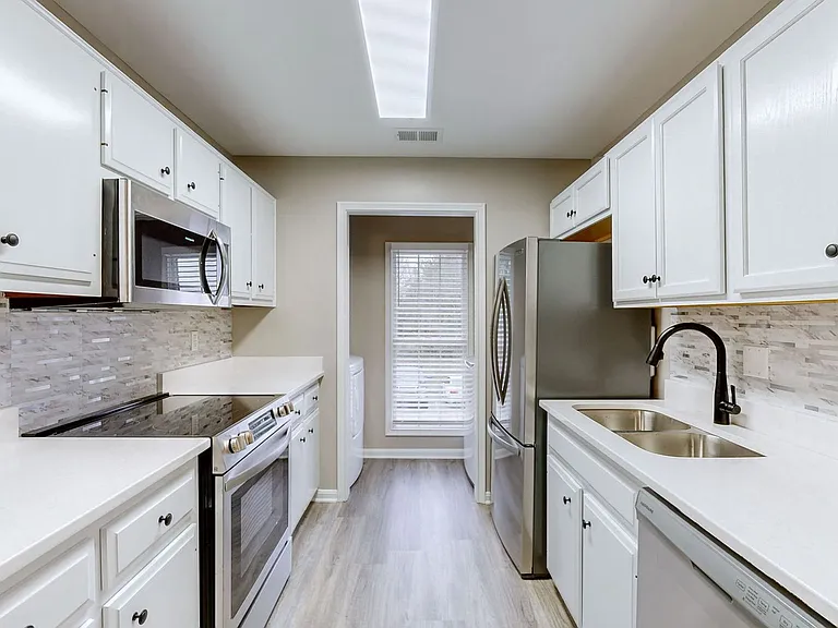 101 Manor Ave — Photo 6