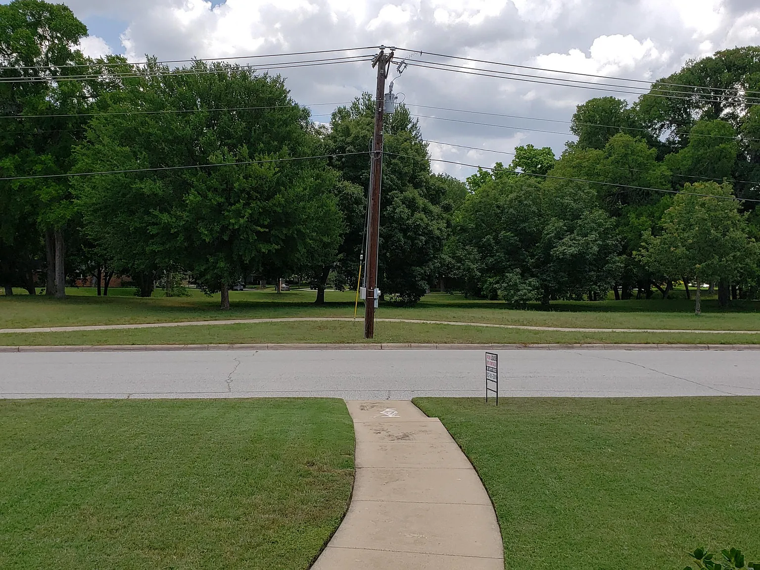 3 bed, 2.5 bath, 2300 sqft, $3,200 — Photo 4