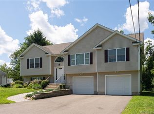 2010 Shepard Ave, Hamden, CT 06518