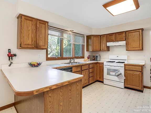 5th image of 662 Woodhill Dr