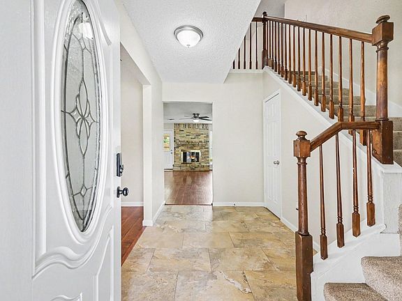 4th image of 18511 Sweetmeadow Dr