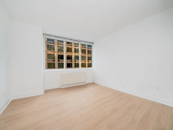 140 Riverside Boulevard image 15 of 17