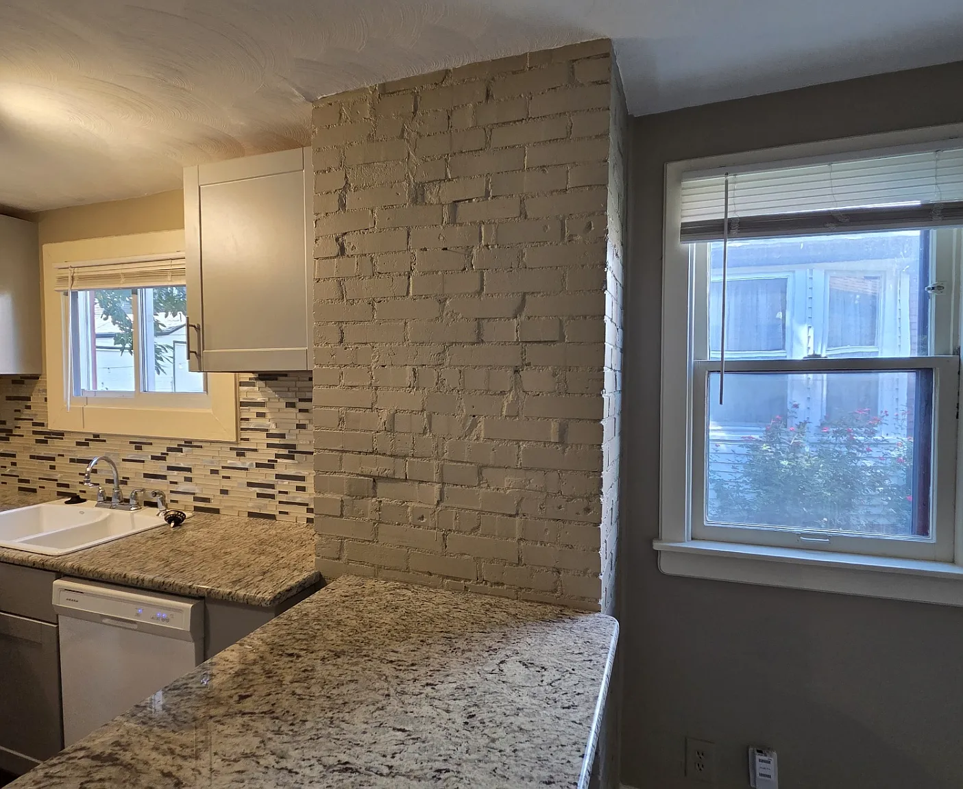 2 bed, 1000 sqft, $1,375 — Photo 4