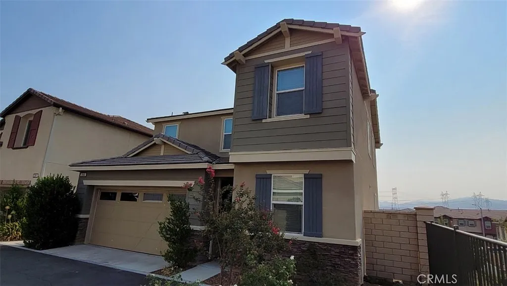 4 bed, 2132 sqft, $4,350 — Photo 2