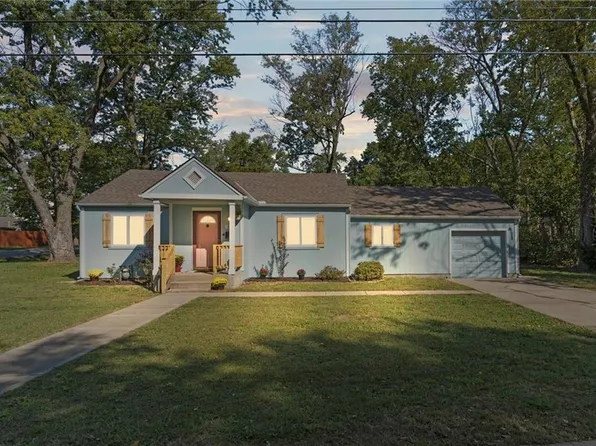 106 NW Orchard Dr, Lees Summit, MO 64063