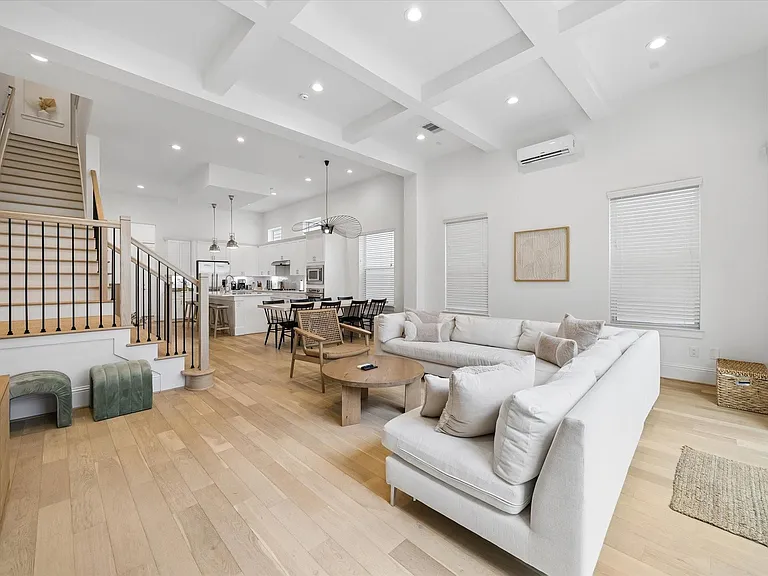 826 Nadine St — Photo 12